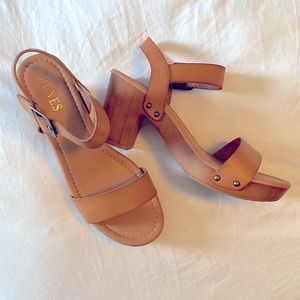 NWOT Dunes Faux Wood Platform Sandal Heels Size 10